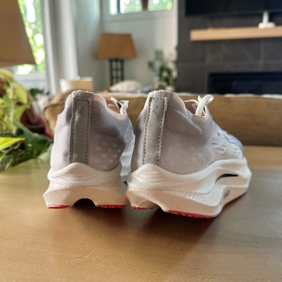 Mizuno Women's Wave Rebellion Pro 2 Running Shoe Size 7.5 - Picture 8 of 9